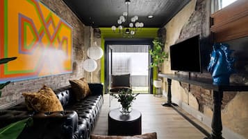 Smart-TV og stereoanlegg