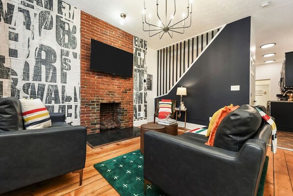 Televisión, estéreo, oficina