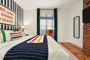 3 bedrooms, desk, iron/ironing board, travel cot