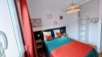 2 bedrooms, desk, iron/ironing board, free WiFi