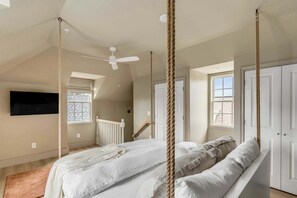 3 bedrooms, iron/ironing board, WiFi, bed sheets - New! Private Home Downtown at Emerson Square (Charleston)