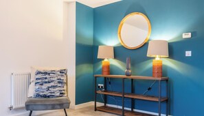 Interior - 20%OFF Monthly Stays - Stylish 3BR Home - Parking (Glan Llyn)