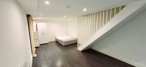 Studio Suite, City View - North End road Studios Selection  (London)