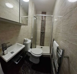 Studio Suite, City View | Bathroom