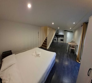Studio Suite, City View | Living area - North End road Studios Selection  (London)