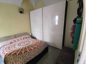 Bügeleisen/Bügelbrett, Reisekinderbett, WLAN, Bettwäsche