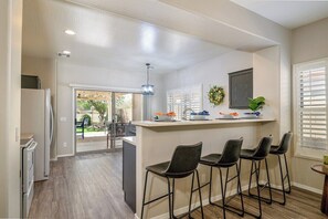 Interior - Las Colinas Golf Course!  Putting Green, Hot Tub, Outdoor Kitchen & TV! (Queen Creek)