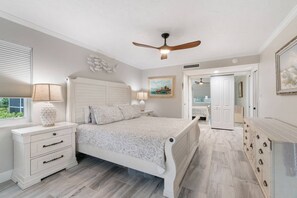 2 bedrooms, iron/ironing board, free WiFi, bed sheets - Beautifully Updated 1st Floor Condo in Gulf Front Community w/Pool, Spa, Fishing Pier, Wifi & More (Marco Island)