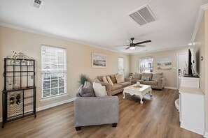 TV, fireplace