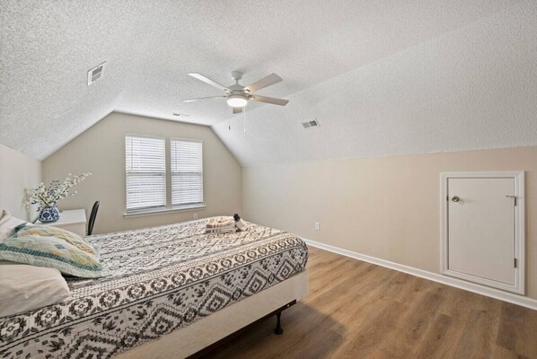 4 bedrooms, iron/ironing board, WiFi, bed sheets