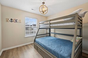 4 chambres, fer et planche à repasser, Wi-Fi, draps fournis