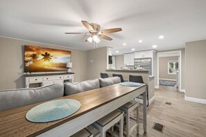 Interior - Luxurious Escape Sleeps 10 with Private Pool & Spa (Palm Harbor)