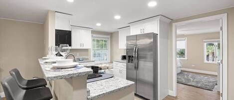 Refrigerador, microondas, horno, placa de cocina