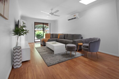 Langdon Hideaway - CBD Location, Modern Comforts