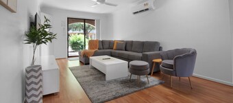 Langdon Hideaway - CBD Location, Modern Comforts