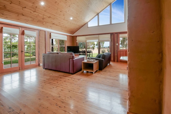 Living Area + Smart TV