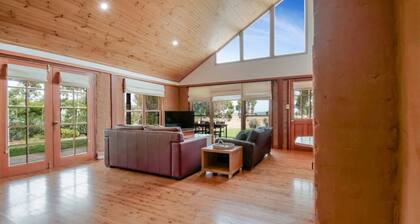 Little Bunda Cottage - Charming Mudbrick Stay