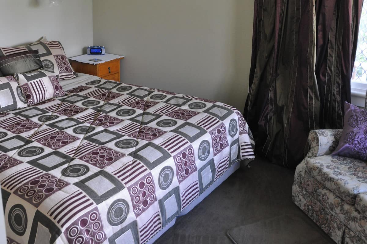Habitación con 1 cama matrimonial o 2 individuales, vista al jardín | Insonorización y wifi gratis