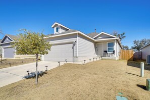 Exterior - 7 Mi to Alamo Ranch Mall: Home w/ Large Yard! (San Antonio)