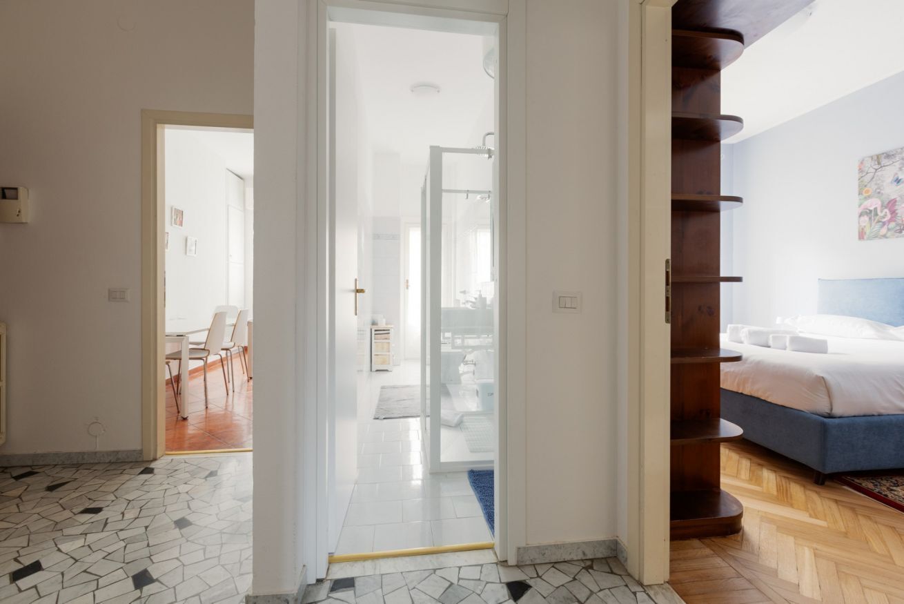 1 habitación, escritorio, tabla de planchar con plancha y wifi 