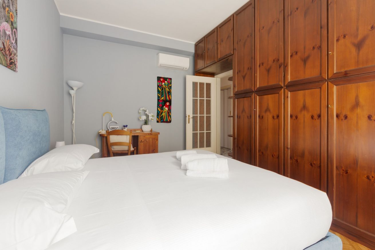 1 habitación, escritorio, tabla de planchar con plancha y wifi 