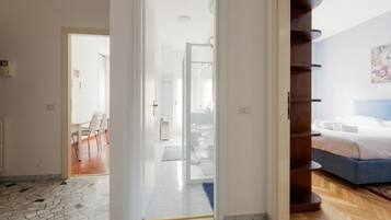 1 slaapkamer, een strijkplank/strijkijzer, wifi, beddengoed