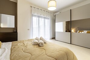 2 chambres, fer et planche à repasser, Wi-Fi, draps fournis