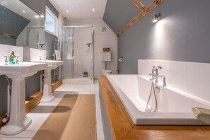 Dusche, Haartrockner, Handtücher