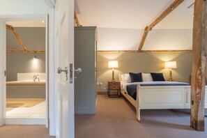 2 bedrooms, internet, bed sheets