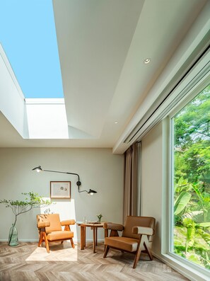 Standard Room | 1 bedroom, individually decorated, individually furnished, desk
