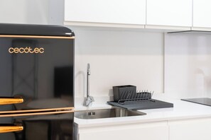 Refrigerador, microondas, horno, cafetera/tetera