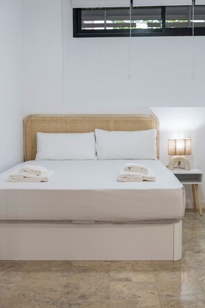 Tabla de planchar con plancha, cuna de viaje y wifi gratis 