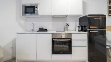 Fridge, microwave, oven, coffee/tea maker