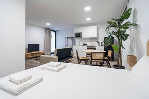 مكتب ومكواة/لوح كي وسرير سفر وواي فاي مجانًا