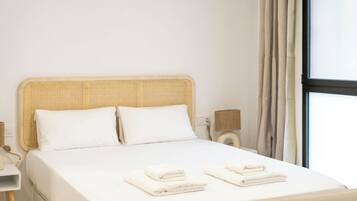 Een strijkplank/strijkijzer, reisbedje, gratis wifi, beddengoed