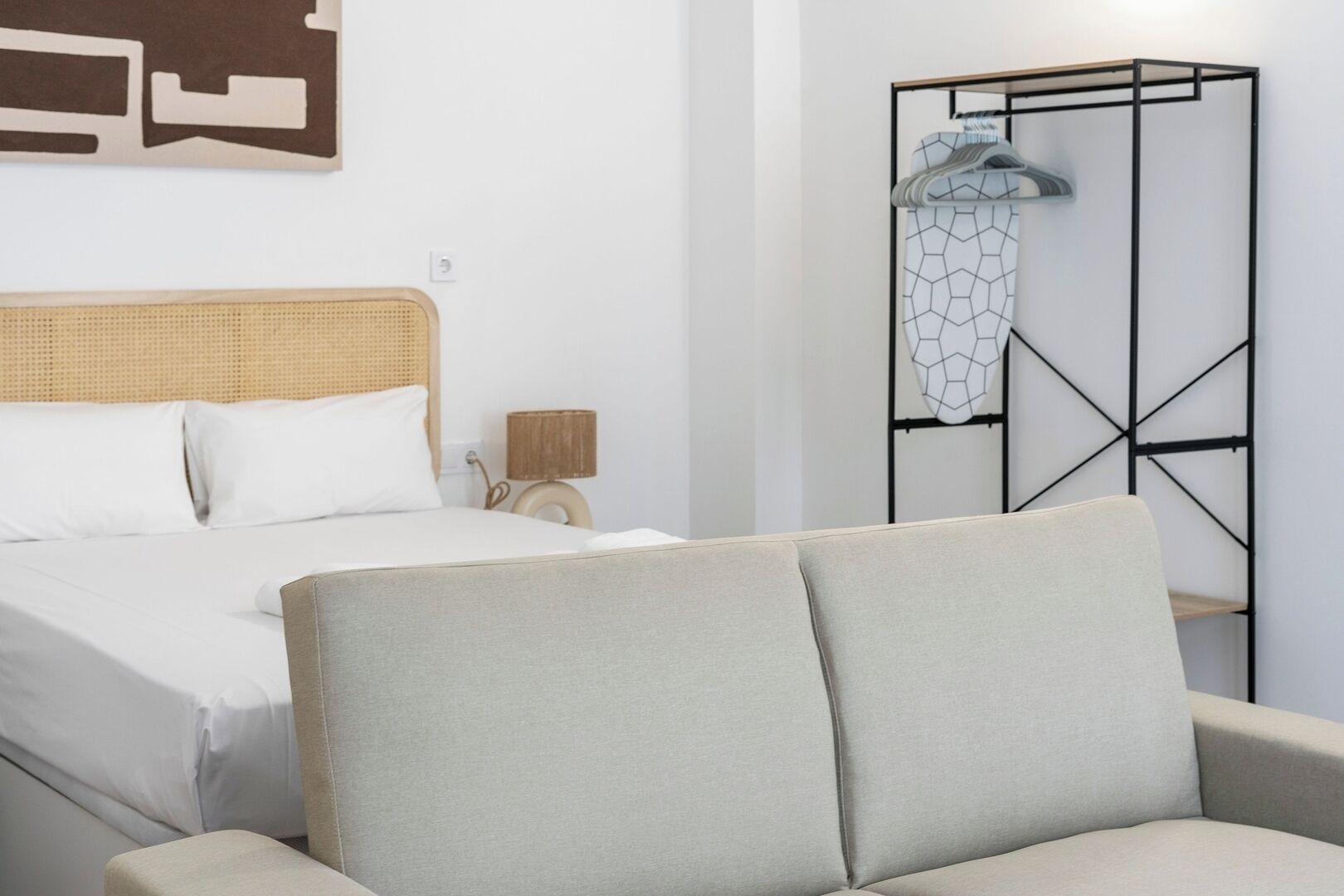 Tabla de planchar con plancha, cuna de viaje y wifi gratis 