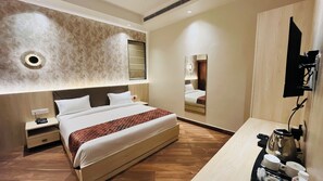 In-room safe, blackout curtains, soundproofing, iron/ironing board - Four Leaf Hotel Arjuna Manor Varanasi (Varanasi)