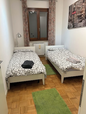 2 slaapkamers, een strijkplank/strijkijzer, wifi, beddengoed