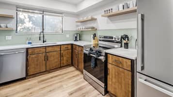 Microwave, oven, dishwasher, coffee/tea maker