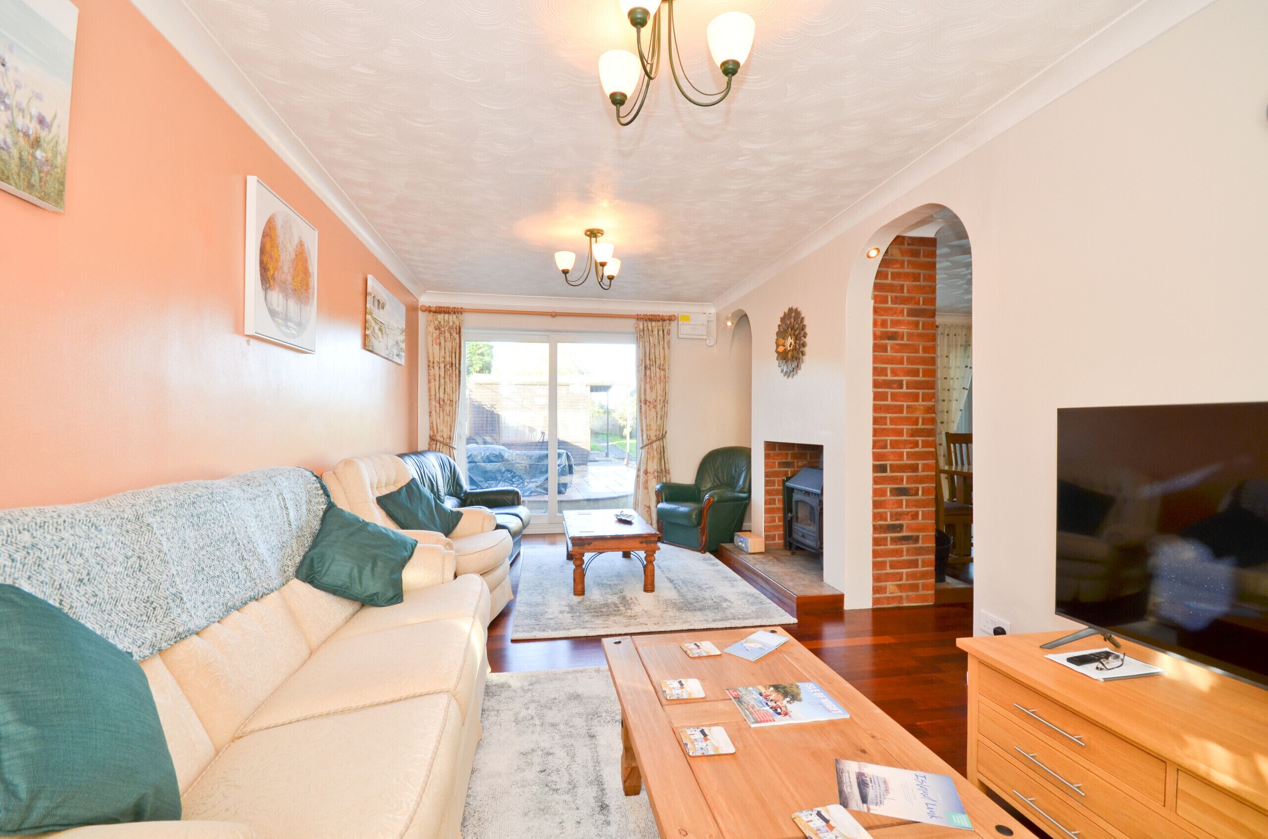 Télévision, cheminée