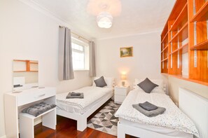 3 habitaciones, tabla de planchar con plancha y wifi gratis