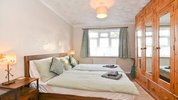 3 bedrooms, iron/ironing board, free WiFi, bed sheets