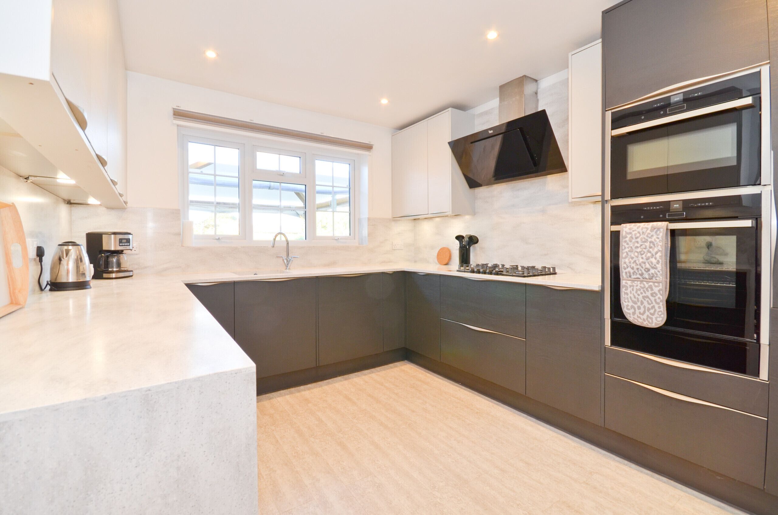 Réfrigérateur, micro-ondes, four, lave-vaisselle