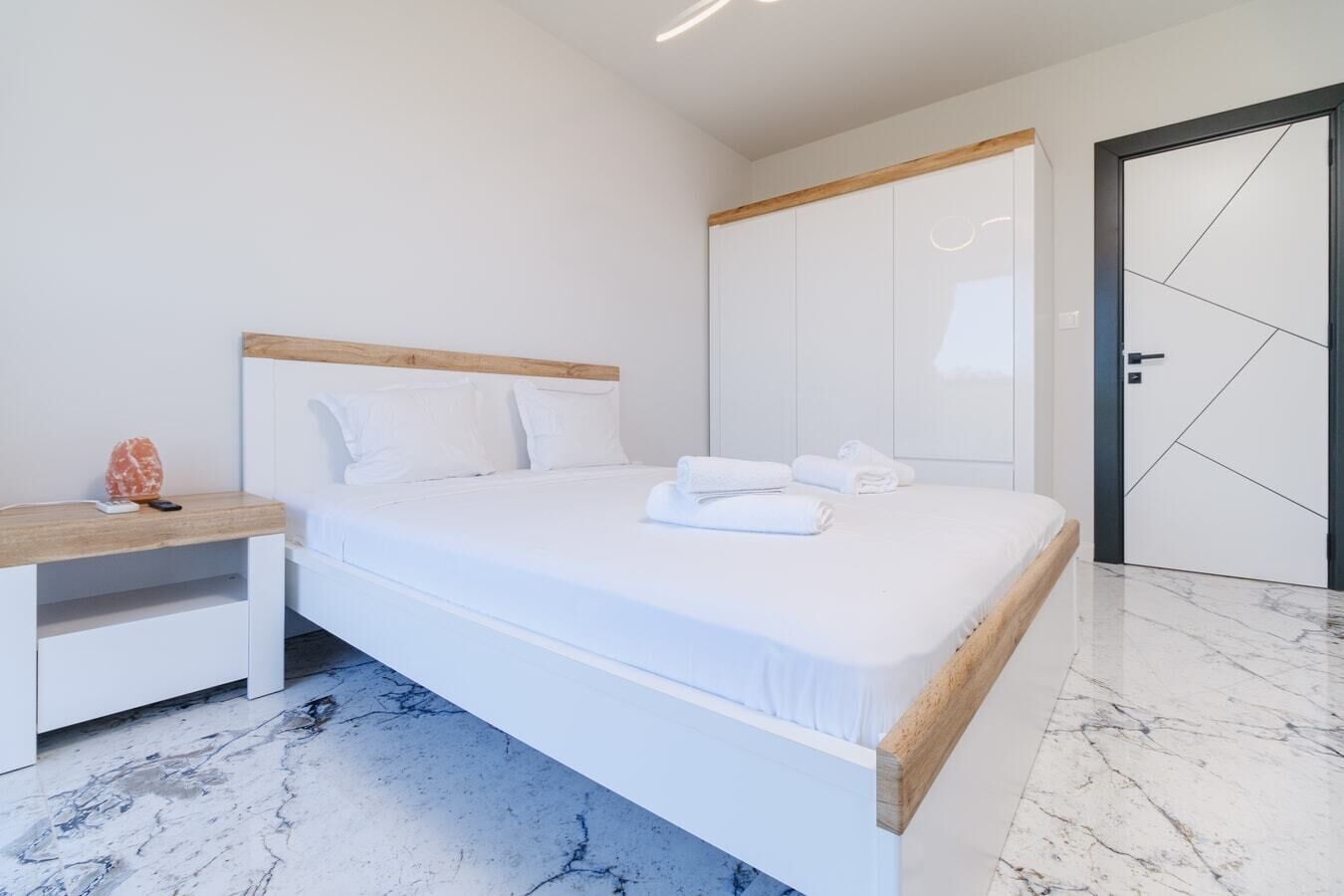 Bügeleisen/Bügelbrett, Reisekinderbett, kostenloses WLAN, Bettwäsche