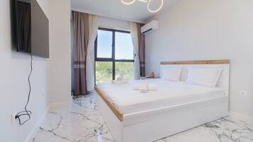 Insonorización, tabla de planchar con plancha y cuna de viaje