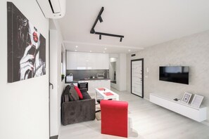 Smart TV - Heart of Plovdiv Studio Apartment Free Parking (Plovdiv)