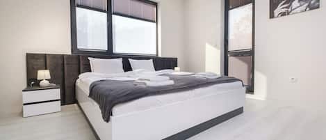 Iron/ironing board, free WiFi, bed sheets