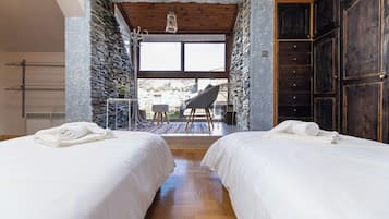 3 habitaciones, tabla de planchar con plancha, wifi y ropa de cama