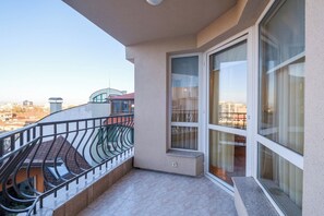 Exterior detail - The Hill House Free Private Garage (Plovdiv)