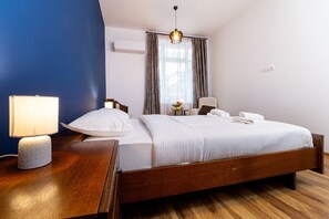 2 habitaciones, tabla de planchar con plancha, cuna de viaje y wifi 